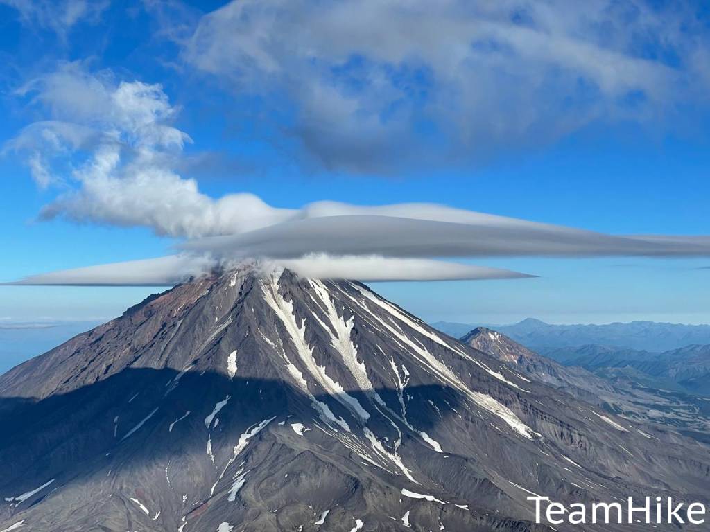 корякский вулкан вид с авачинского корякский вулкан вид с авачинского